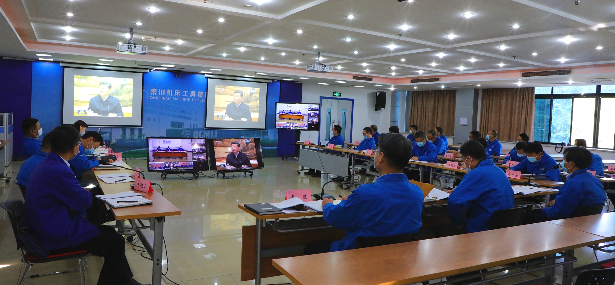AG卡卡湾厅学习传达习近平总书记在陕西考察时的重要讲话精神