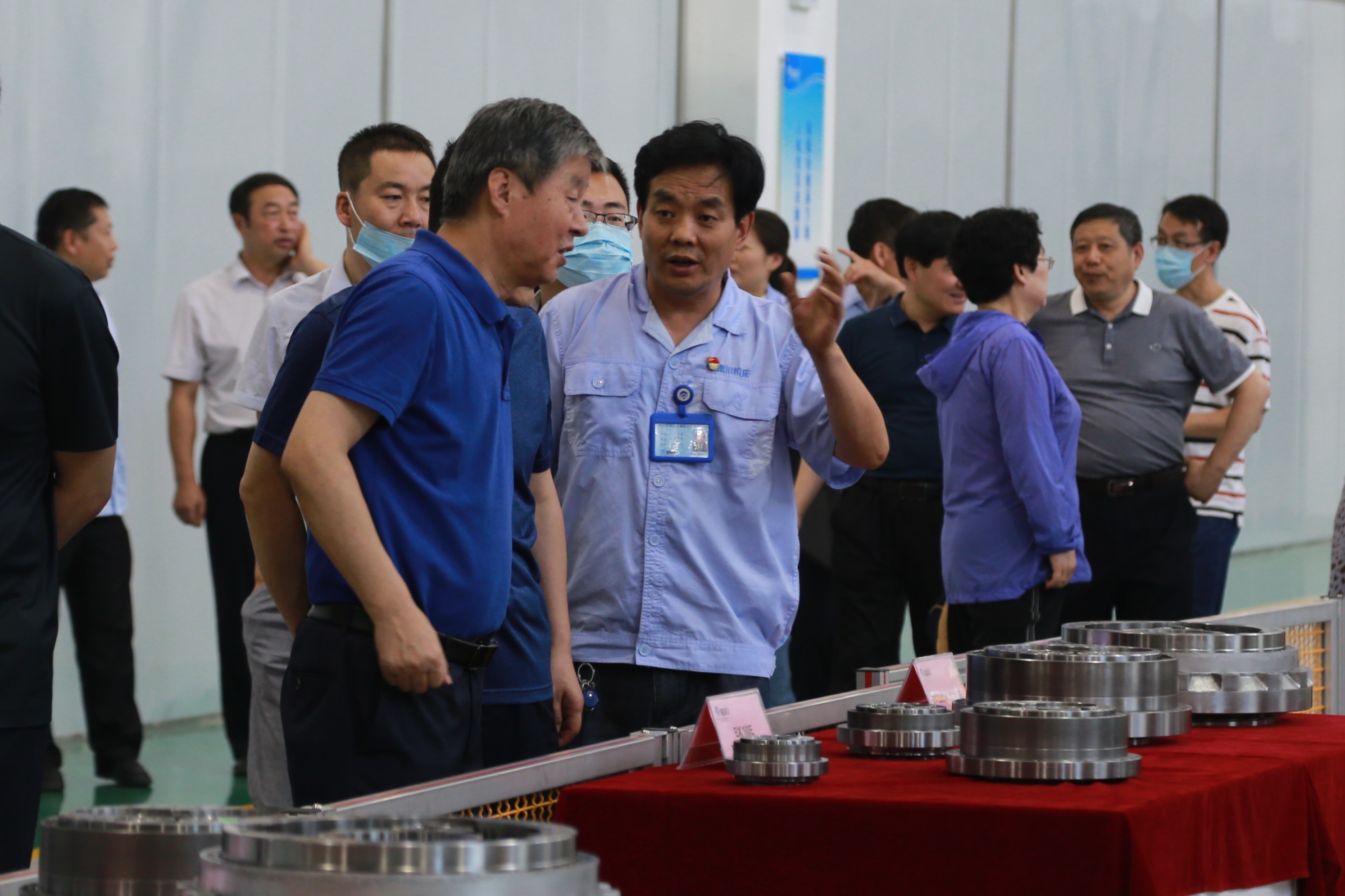 咸阳市政协主席汪文展一行莅临AG卡卡湾厅专题调研