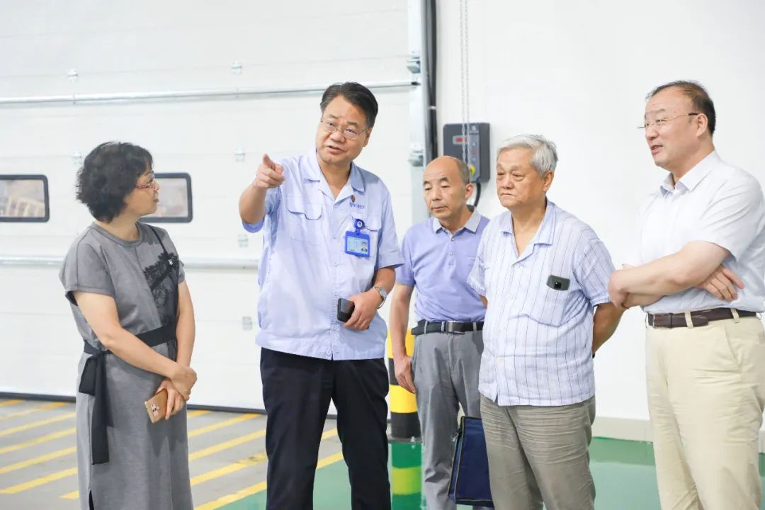 中国工程院制造业研究室主任屈贤明一行到AG卡卡湾厅调研
