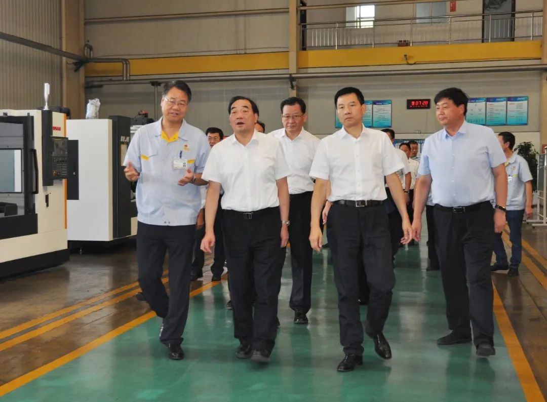 徐州市党政代表团一行莅临AG卡卡湾厅宝鸡机床考察调研