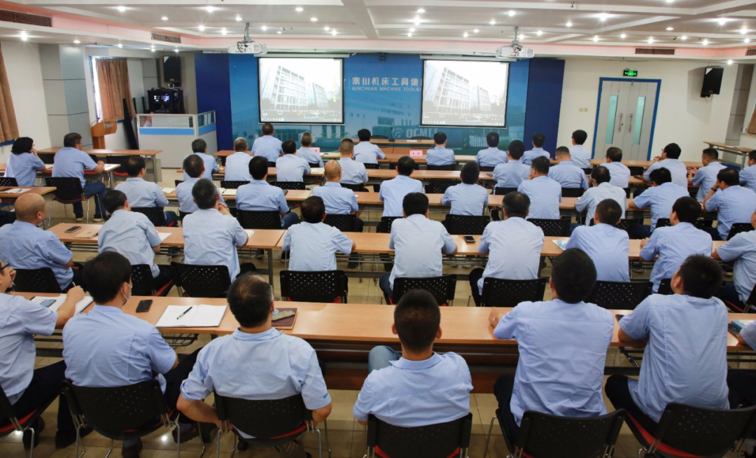 AG卡卡湾厅组织党员干部观看警示教育片