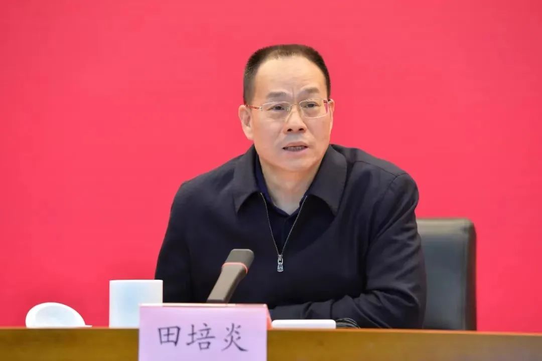 AG卡卡湾厅党委组织参加学习贯彻党的二十大精神中央宣讲团国资国企系统报告会